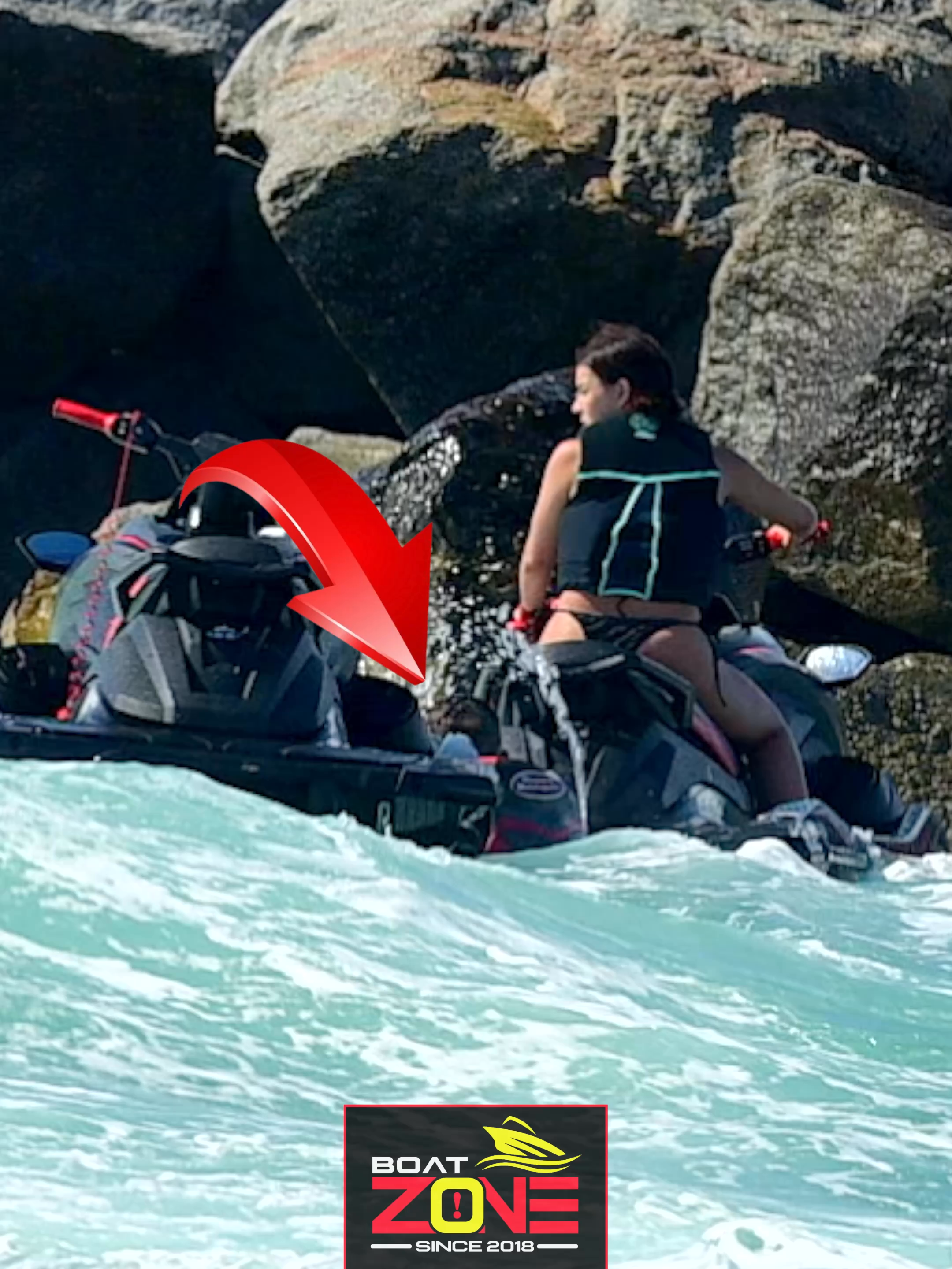 Never underestimate the current — especially at Haulover Inlet. This crew learned the hard way and had to be rescued. 🌊🚨 ➡️ Follow @Boat.Zone for more original boat action videos! #boatzone #hauloverinlet #hauloverboats #haulover #boats #bocainlet #boyntoninlet #miamiriver #jupiterinlet #roughinlets