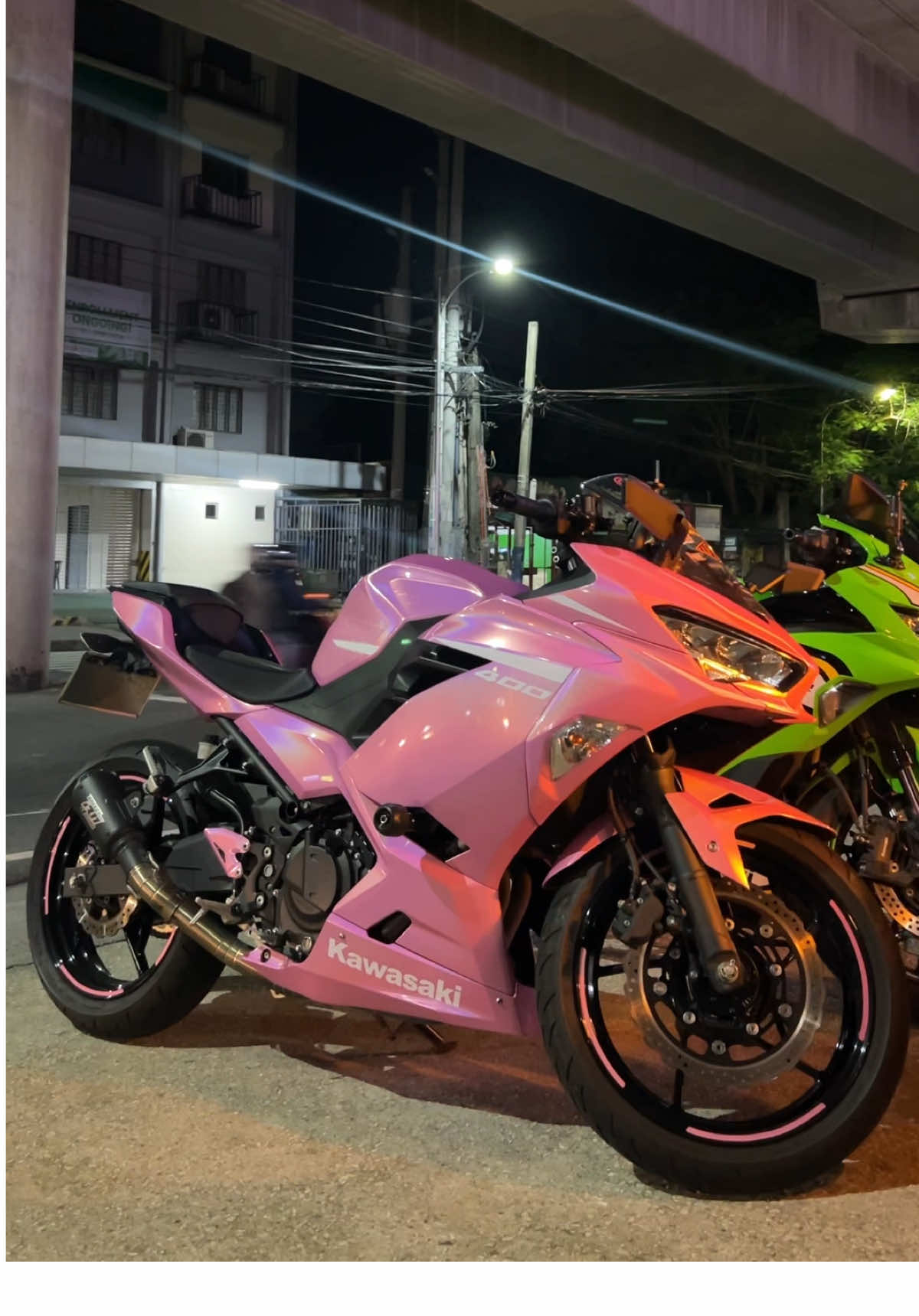 Obsessed😍 #fyp #ninja400 #pinkbike #bikergirl #kawasakininja 