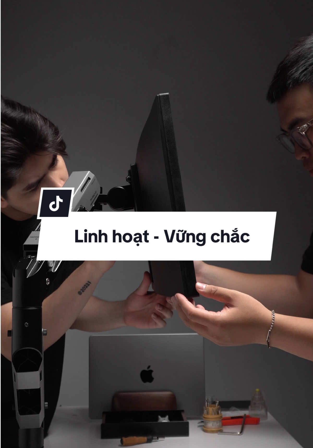 Linh hoạt mọi góc - Vững mọi hành động. T9 Pro III – Arm màn hình thế hệ mới từ HyperWork #Tech #desksetup #Lifestyle #ngocspace #LearnOnTikTok #decor #hyperwork #LearnOnTikTok 