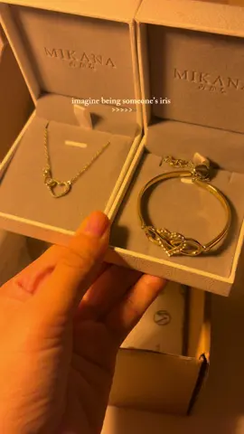 oh to receive a gift like this <3 #mikana #giftideas #giftforher #monthsarygift #anniversarygift #bestgiftideas #valentinesdaygift #christmasgift #mikanajewelry 