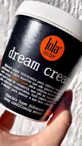 Cabelo seco e rebelde? Dream Cream neles! 💥 🌟 Essa produtinho é babado, gritaria e hidratação! O Dream Cream chegou pra domar até os fios mais rebeldes, mas sem excluir os comportadinhos 💁‍♀️ Hidratação poderosa pra quem ama se jogar nos cuidados sem medo de ser feliz. #DreamCream #LolaCosmetics #HidrataçãoPower#lola#cabelosrebeldes#hidrataçao#hidratacaodecabelo#hidratacaocapilar#RotinaCapilar#asmr#asmrsounds#nutricao#mulheresempoderadas#mulheres#usolola#banhopremium