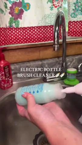 mamas, make your lives easier & GET THIS bottle brush cleaner set!! even comes with a travel case🫶  #electricbottlebrush #bottlebrush #babybottle #bottlewasher #firsttimemom #babyessentials 