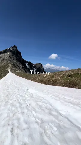 Aprécier ces petits moments de douceur!😍.                                  #fellay#jesco#cool#switzerland #therapy #alpes #antoninsavarychampion #fam 