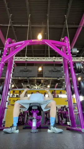 Incline bench press@1st Phorm 