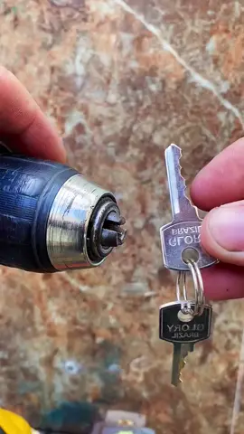 Marido foi tirar satisfação com o amante da esposa kkkk 