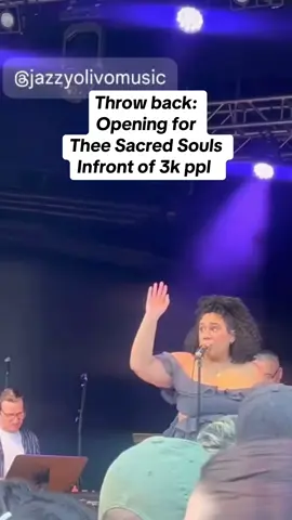 Crazy feeling when so many ppl are listening to your babies  #livemusic #bigshow #theesacredsouls #jazzyolivomusic #womeninmusic #independentartist 