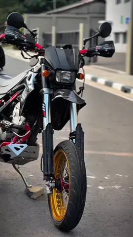 දුර සිට ආව නිසා පැහැදිලි ගමන 😼🫶 #kawasaki #zuzukisbtracker #bikelover #viral  @NADUN_XO 🕊 @hirunadamsith1 @Dhyan @𝒟𝓊𝓁𝓁𝓏𝒵📍 