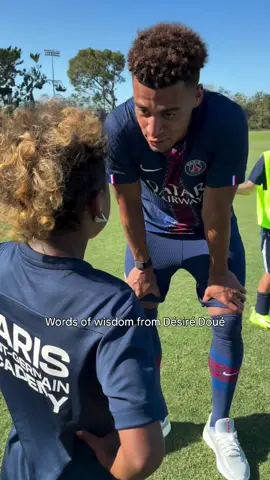 When a pro takes the time 👊 Désiré Doué paused training to drop game-changing advice to one of our PSG Academy USA players. #psgacademyusa