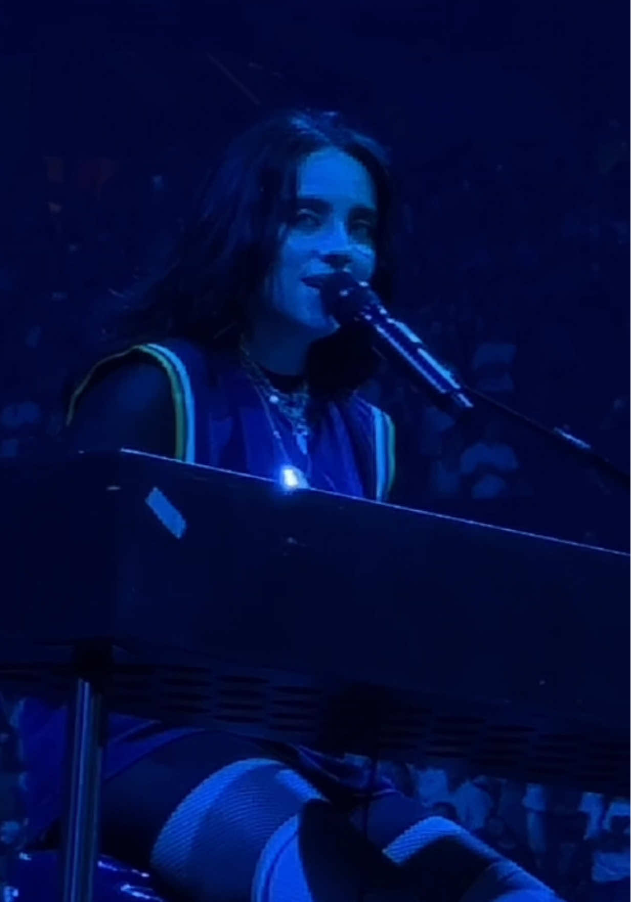 How do I live after this? 😳 @BILLIE EILISH #billieeilish #hmhas #billie #billieeilishtour #hmhastour #fyp #billieeilishfan #happierthanever