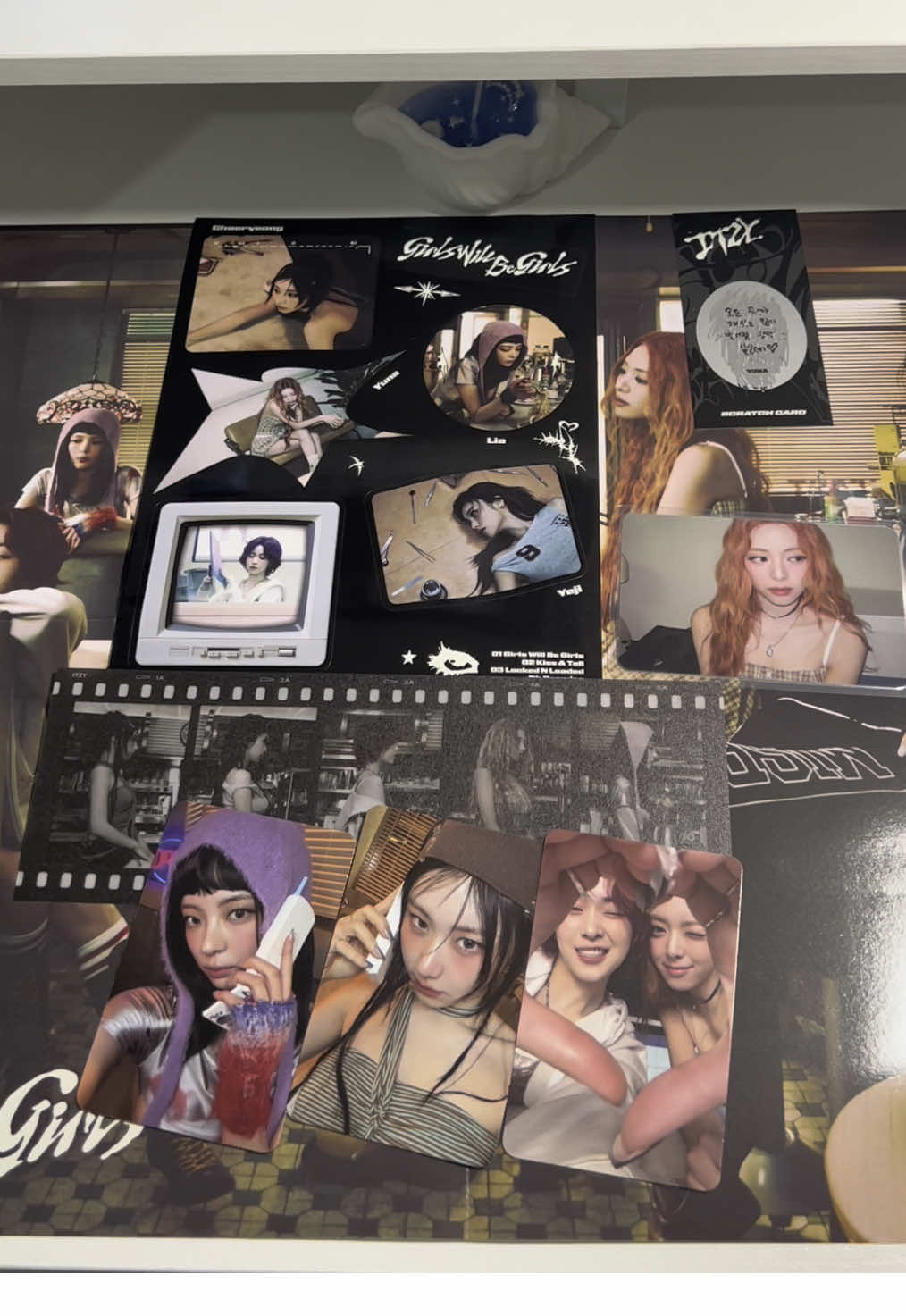 itzy girls will be girls unboxing (photobook ver.) ♡ all 14 versions will be posted, stay tuned !! #kpop #unboxing #kpopalbum #itzy #girlswillbegirls #itzygirlswillbegirls #itzycomeback #itzycollection #kpopcollection #yeji #lia #ryujin #chaeryeong #yuna #midzy @ITZY 