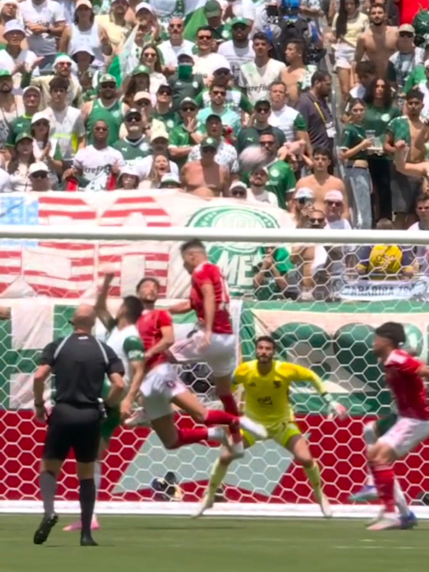 LLEGA EL PRIMER GOL DEL GRUPO A... ¡Y ES UN GOLAZO EN PROPIA! 🤯🔥 @fifaclubworldcup | Todos los partidos gratis en http://DAZN.com #TakeItToTheWorld #tiktokfootballacademy #TikTokDeportes #futbol #palmeiras #alahly #FCWC