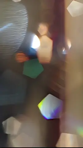 بعدك جرح لا يندمل، ووعدك الذي نسيته… ما زال حيًّا في ذاكرتي، تركتني أُصارع الحنين، وصوت قلبي لا يكفّ عن مناداتك… فهل تسمع؟ أم أن الغياب قد أَسكَت كلّ شيء فيك.. ؟ 🤝🌗 #راشد_الماجد #سنة #اغاني_خليجية #foryou 