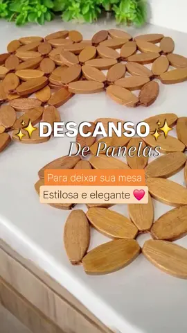 Esse Kit 4 Suporte Descanso para panelas, proteje sua mesa e bancadas com praticidade e estilo. Produzidos em material resistente ao calor,  são ideais para apoiar utensílios quentes diretamente sobre superfícies, evitando manchas, riscos e queimaduras e combinam com qualquer ambiente de cozinha ou área gourmet.   👉🏼Gostou? Então deixa um comentário e receba o link desse produto Outras formas de encontrar o link: ✅️ Na bio (link azul)escolha por Produtos Shopee ✅️ Nos stories por 24 horas ✅️ Nos destaques Para não perder, já salva e compartilha com alguém esse achado Shopee para casa 🧡 🛍️Me segue para você não perder mais achadinhos para seu lar @simoneescolhastop #SuporteDePanela #AcessórioDeCozinha #CozinhaOrganizada #EcoFriendly #BambuNatural #AchadinhosShopee  #ShopeeAchadinhos #AfiliadosShopee #ShopeeBrasil #PromoShopee #DicaDeCompras #AchadoDoDia #ShopeeOficial #IndicoSim #LinkNaBio  #CasaComEstilo #MesaPostaSimples #EstiloNatural #MadeiraBambu #CozinhaClean #DecoraçãoSustentável 