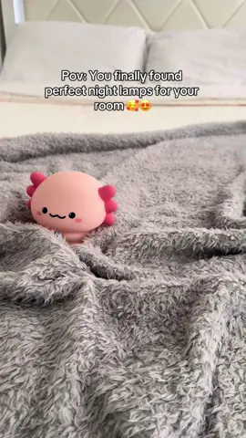 It is too cute, obviously she will want it #light #night #sleep #cute #salamander #viral #fyp #tiktokmademebuyit It is a silicone salamander lamp and has several colors to decorate or for your children's room