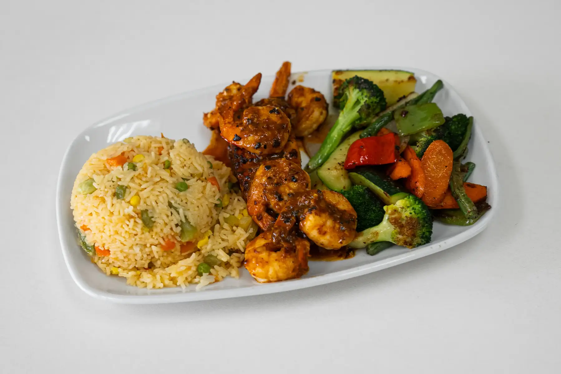 🍽: Grilled Salmon & Skrimps, Yellow Rice, Mixed Veggies  📍: Rosa's BBQ   2432 Reidville Rd Spartanburg SC 29301 #Foodie #FoodLovers #Yum #InstaFood #Eats #Tasty #Delicious #FoodieLife #Foodstagram #BigDaveEatsApproved #SupportLocal #ChefLife #EatLocal #ComfortFood #FoodPorn #MiddayEats #BigDaveEats #Mouthwatering #TasteTheSouth #SouthernEats #Loveyourboobs 