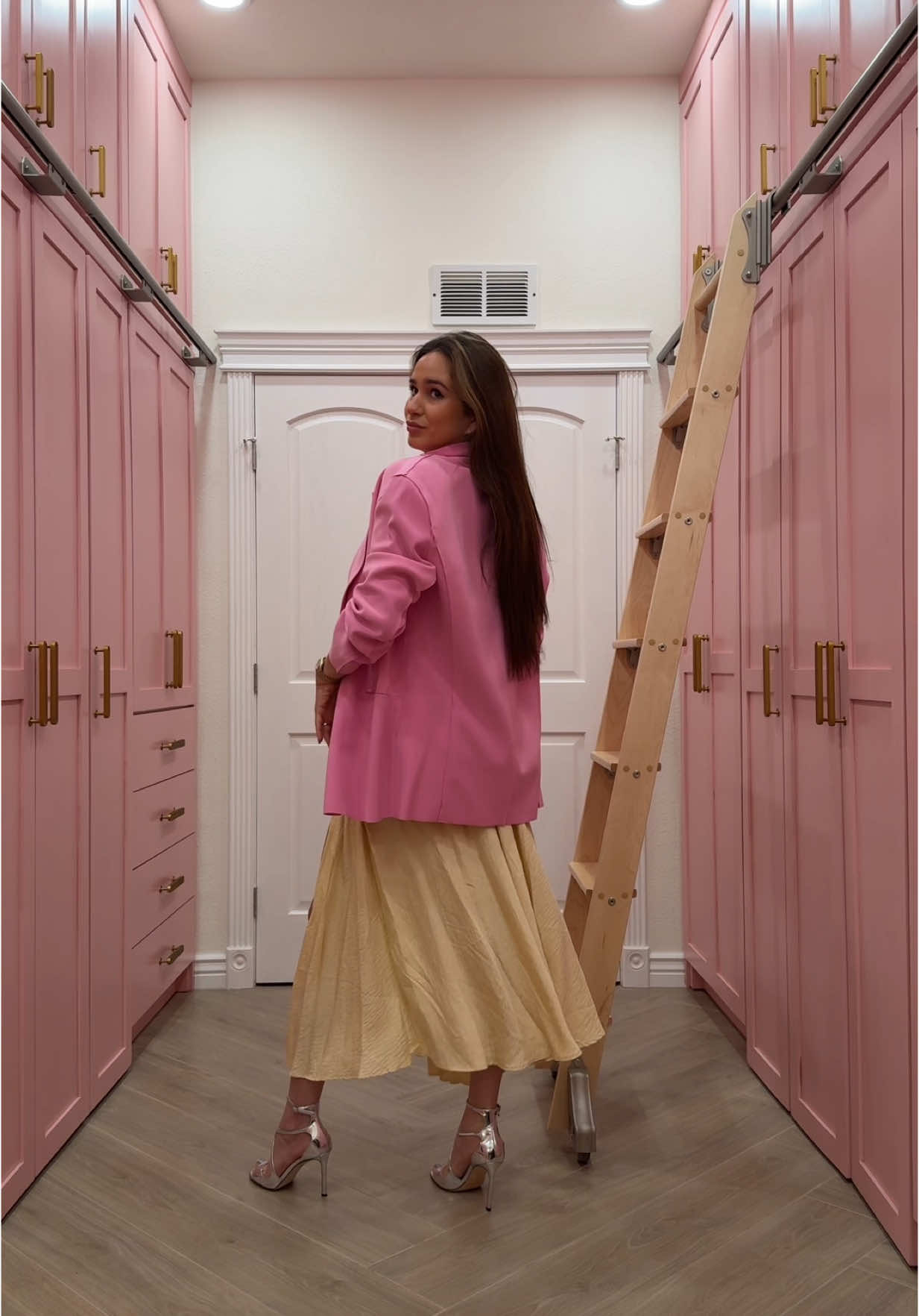 #pink #OOTD #Love #amor #grwm #style #revolve #fashionnova #jimmychoo #linebyk #normakamali 