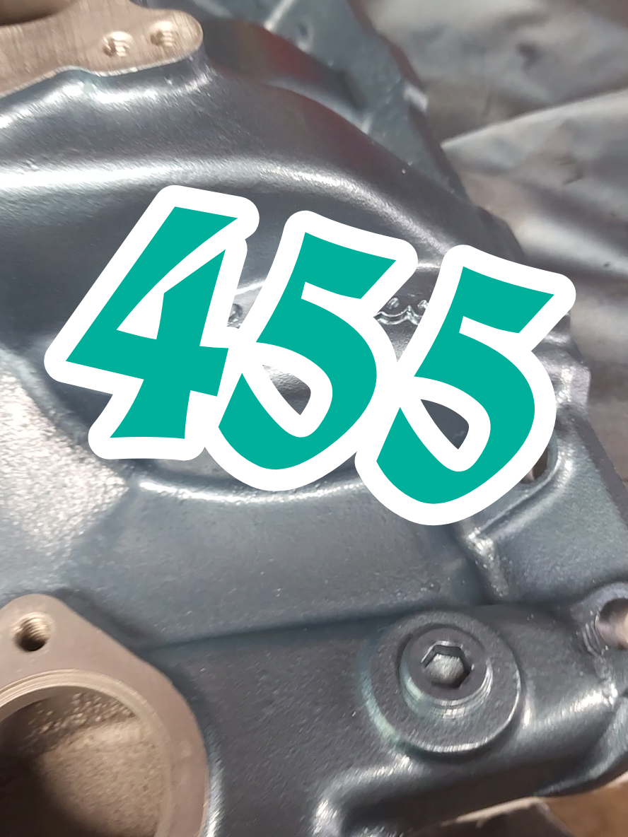 Edelbrock intake painted Pontiac blue. #buttlerperformance #edelbrock #beforeandafter #restoration #educational #entertaining #entertainment #dpwperformance 