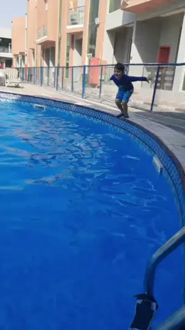 #حبيبي❤️ #mina #babiesoftiktok #swimming #swimmingpool #swimmer #Summer #pool #الشعب_الصيني_ماله_حل😂😂 