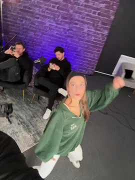 ¿Conocen a la invitada de hoy? 👀 #baile #trend #5incomentarios #zerme #malleza #maregis 