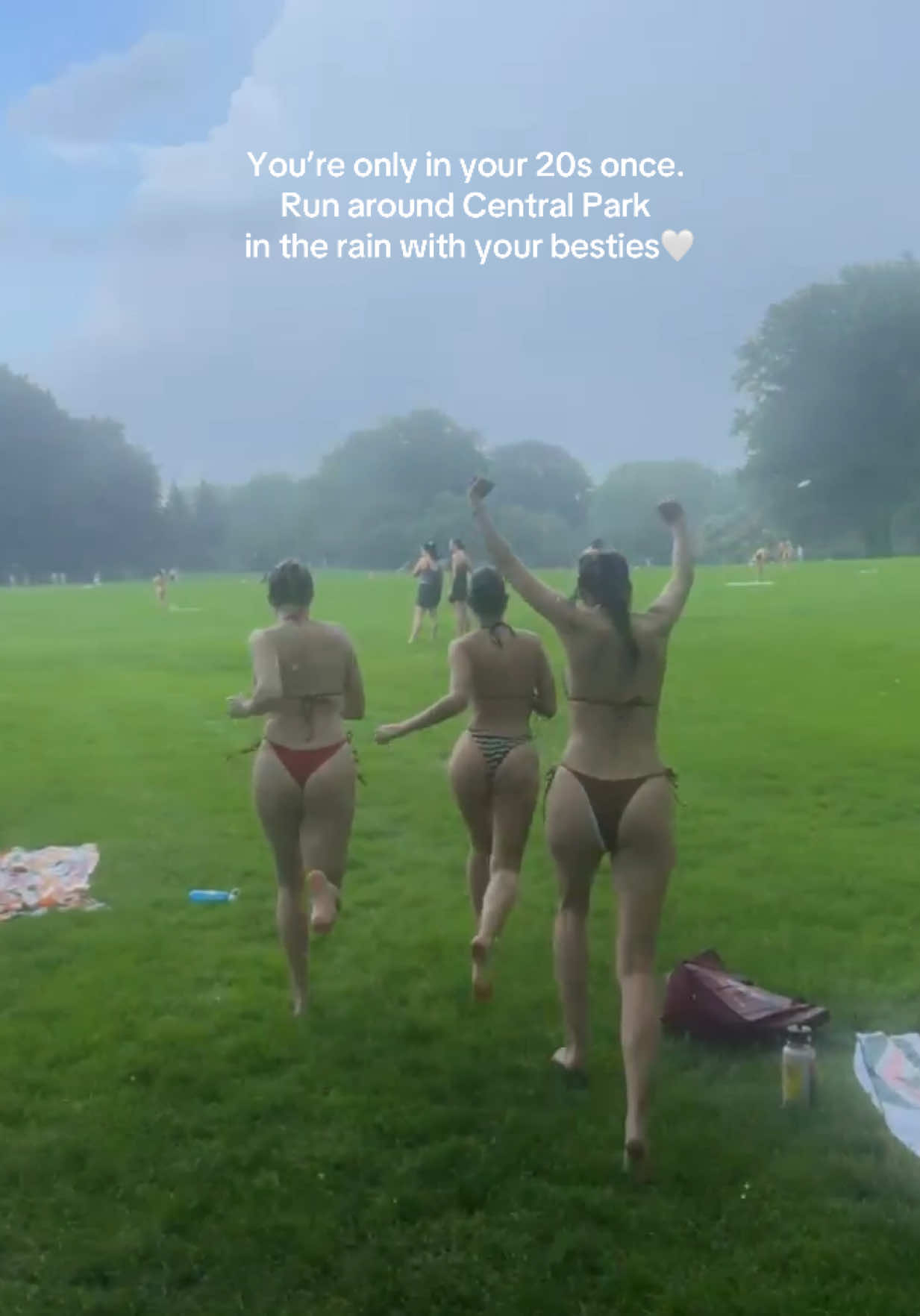 Almost forgot that this was the whole point #nyc #centralpark #rain #youonlyliveonce #20s #lifeinyour20s #life #girls #newyorkcity 