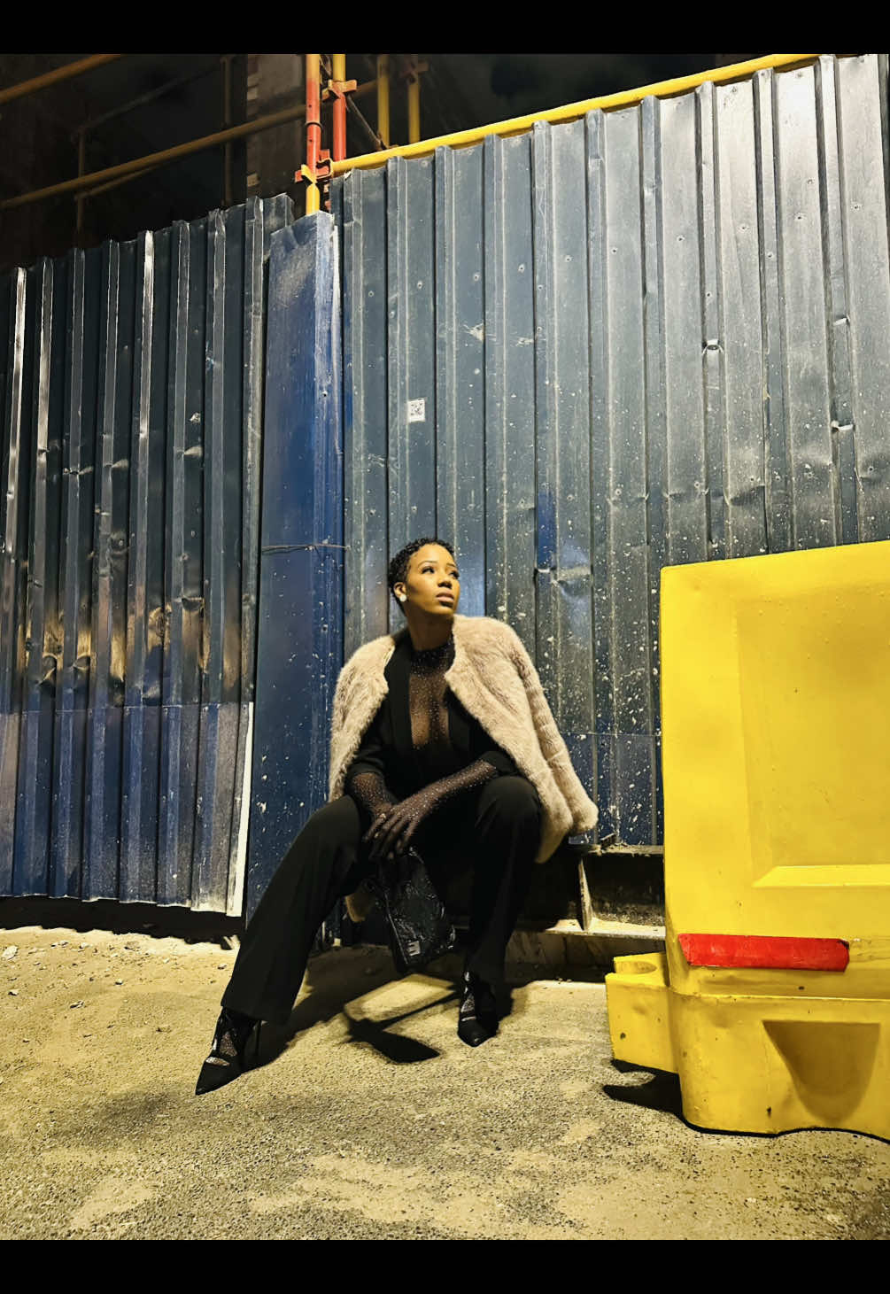 Lighting was NOT having me today but ain’t no way I was not SHOWING OFF this ensemble!!! @FEDISA Fashion School [art]elier #fircheck #OOTD #fashionshow #dresswithdeni #editorialchic #styleinspo #fashionstudent #classic 