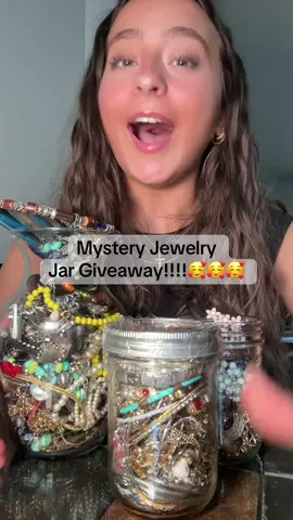 Send it to your friends🥰🥰🥰 #mystery #mysterybox #mysterybag #mysteryjewelry #jewelery #gold #silver #bracelet #necklace #unboxing #haul #asmr #jewelerytok #trending #mysteryjewelry #bellahuffey #bracelet #neckalace #ring #coachwatch #rolex #tiffanyandco #tiffany #925 