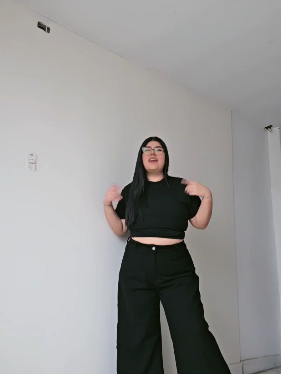 Este audio estaaa 🙂‍↔️💖🔥 Porfinn reingresooo este modelito de jean y como lo pedian muchisimo ingreso en negro completo !!! y razgados tambien💖🙂‍↔️ Todo disponible desde t34 a t44 #trendingvideo #fyp #tiktoklive #plusizefashion 