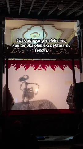 #dosomukostory #seni #wayang #wayangkulit #jawa #budayaindonesia #jowopride #beranda #xybca #quotestory #pituturjawa #klaten24jam #storytime #dalang #dalangseno #storywa #quotes #pituturjowo #pitutur 