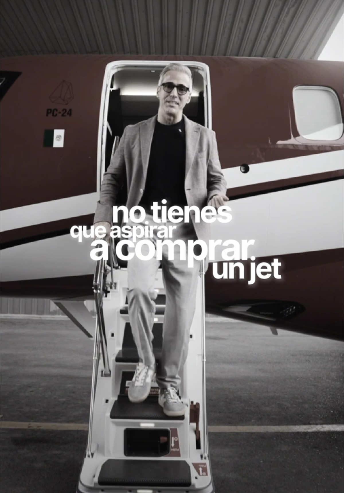 Hay veces que el lujo es también una herramienta Una forma de cuidar tu tiempo, tu energía y a tu familia. No necesitas tener un jet. Pero si un día tu intuición y tu razón te dicen que volar así tiene sentido para ti, que sea desde la conciencia y la congruencia. Hoy volé en un Pilatus PC-24 con @singleair.mx no por estatus, sino por eficiencia. Y como todo lujo, solo lo valoro si no compromete mi paz financiera. El Nirvana Financiero también se construye tomando decisiones sabias… incluso en las alturas. ✈️  #Publicidad #PilatusPC24 #PilatusMexico #SingleAir
