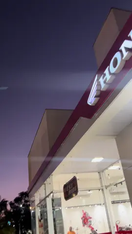 Mais um sonho realizado! 🏍️ Obrigado Alisson por acreditar e confiar no meu trabalho! Essa conquista é fruto da sua decisão de não esperar mais e correr atrás dos seus objetivos. Que essa moto seja o começo de muitas outras vitórias na sua vida! 🙌✨ E pra você que ainda está só pensando… Lembre-se: quem espera demais, só vê os outros realizando. Seu sonho também pode estar mais perto do que você imagina!