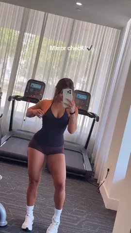 Mirror check at the gym always help me to keep going 💅🏻💪🏼 #mirrorcheck #GymLife #training #gymlifestyle #fyp #foryoupage #fitnessmom #fitnessmotivation #fyp