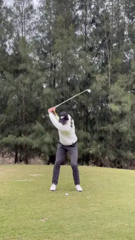 Wait for it… We’ll take “nearly made a hole-in-one” when the swing looks this good! 😮‍💨🌟 Matt Tiplady with a swing that made us rewind a few times. • • #GravityFit #GolfTrainingAid #GolfHumor #NearAceEnergy #GolfSwing