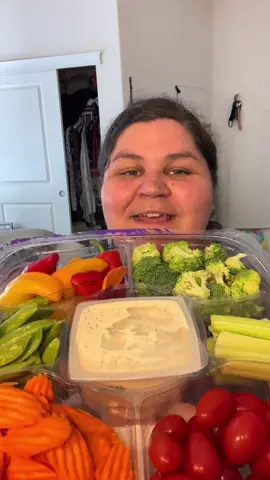 Do you react the same way when you eat tomatos? #mukbang #fyp #foryoupage #eating #dinner #Foodie #foodtiktok #vegetables 