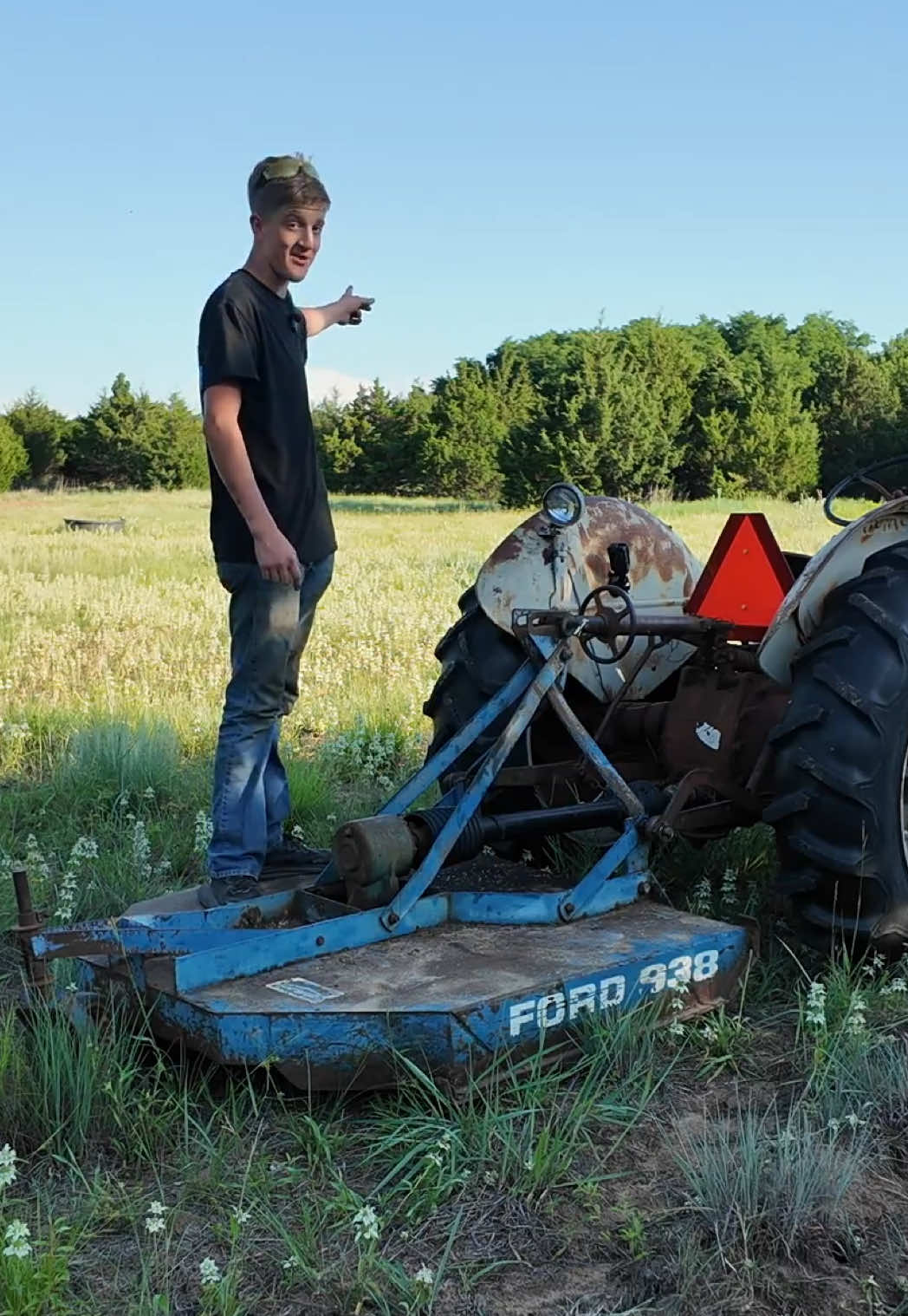 Free 🚜 Brush Beater #8N #ford #tractor #willitrun #junkyard #abandoned #forgotten #junkyardjack #rancherokid #cleftstrong