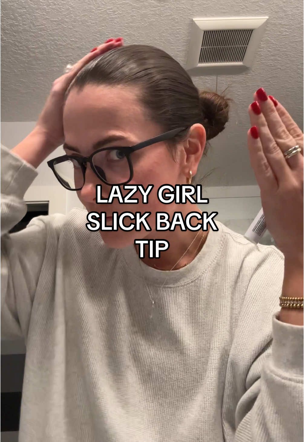 Lazy, but love a slick back? This flyaway wand is your secret and only the price of a Starbucks run!! 💇🏻‍♀️❤️ #bondiboost #flyawaywand #viral #fyp 