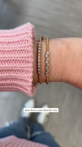 All you need is a soft measuring tape #danarebecca #braceletsize #braceletsizer #howtomeasureyourwrist #braceletsize #cuffbracelet 