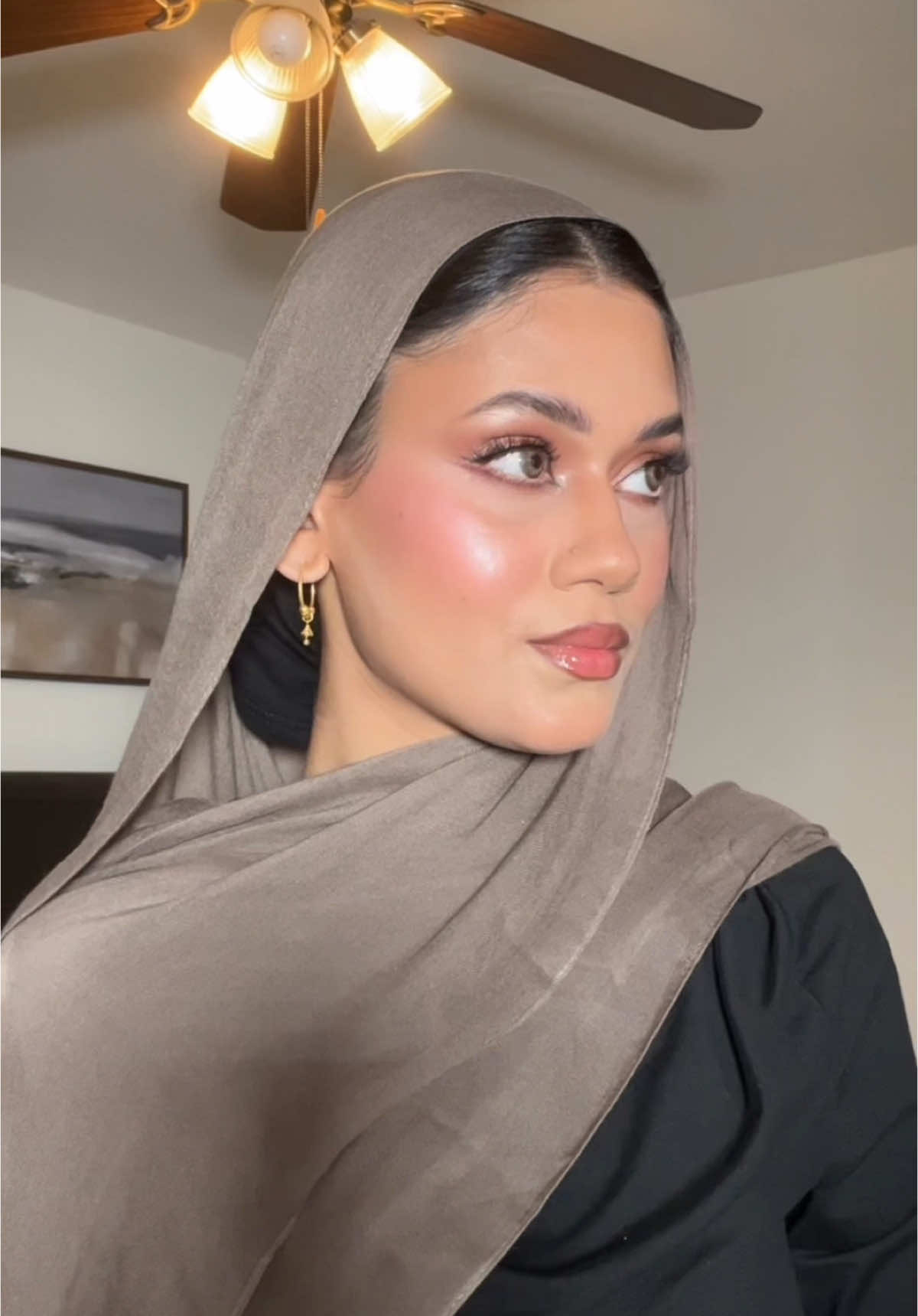 My favorite types of glam 😍  @Huda Beauty @Benefit Cosmetics #fypシ゚viral #khaliji #abaya #arabictiktok #makeup #arabicmakeup #arabicmakeuptutorial #cateye 