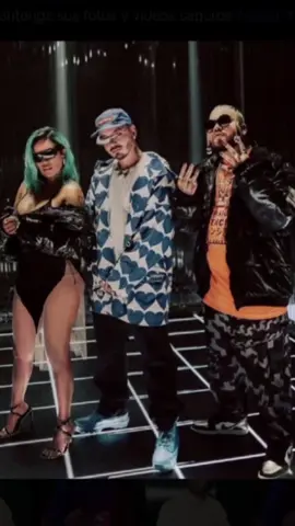 Le compré unos pantie' Moschino pa' que modele y un perfume bond ay qué rico huele 🎶 🎵 Poblado  ⏯️ J Balvin & Karol G & Nicky Jam #poblado #pobladoremix #jbalvin #jbalvinchallenge #karolg #karolgfans #labichota #nickyjam #nickyjamoficial #enunphenelpoblado #lecompreunospatyparaquemodele #unperfumebond #eseculitoesmioyoyatengolospapeles🖤🍫♥️ #fenixos #fenix20ig 