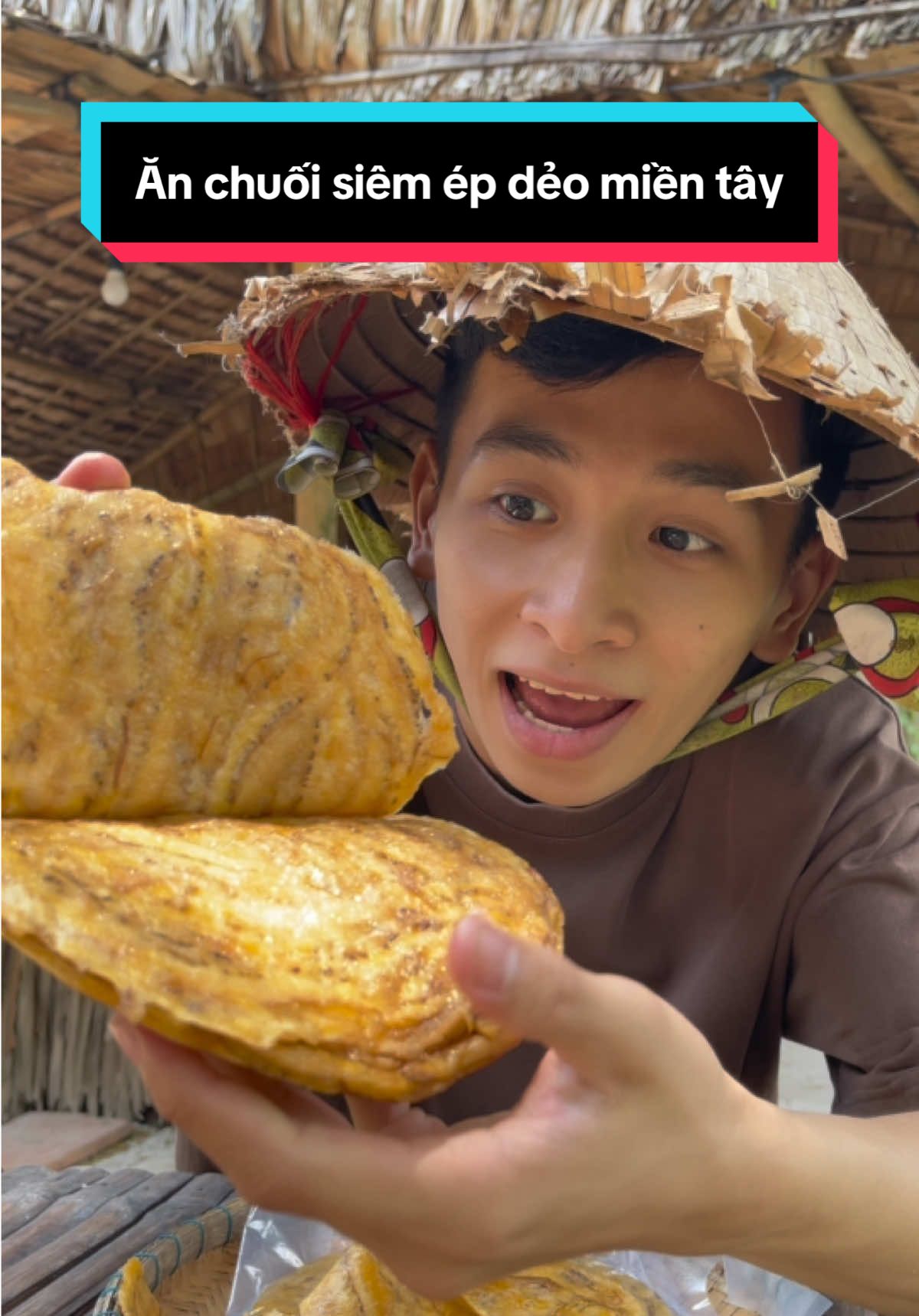 Ăn chuối siêm đen ép dẻo miền tây #phucnhontv10226 #mientay #67angiang #AnCungTikTok #chuoiepdeo 