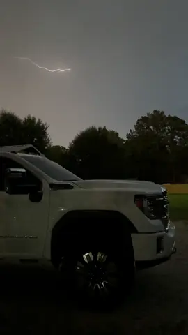 Cachow 🌩️⚡️ #gmc #nali #duramax #fyp #lightningmcqueen 