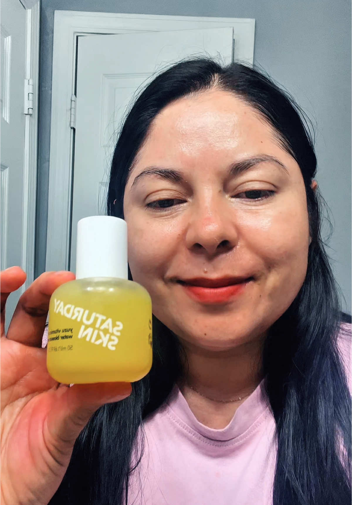 Gifted by Saturday Skin Vitamina C que te va ayudar aclarar tu piel además de hidratar muy bien no te deja piel grasa es perfecto para todo tipo de piel @Saturday Skin #saturdayskingiftedme #saturdayskin  #yuzuglow #CapCut #skincare #skincareroutine #usa🇺🇸 