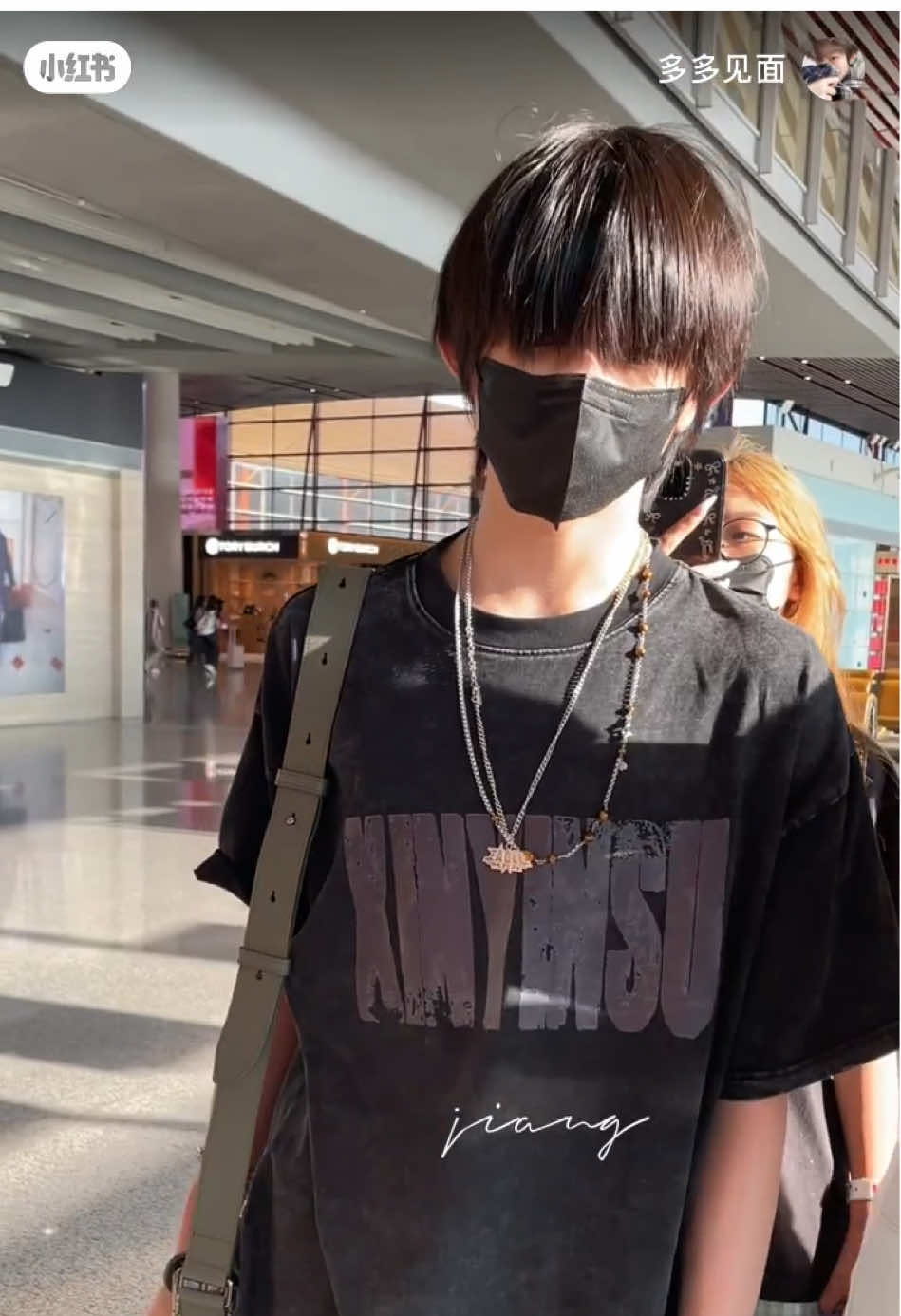 Chen Yiheng is heading back to Chongqing from Beijing . #陈奕恒 #chenyiheng_陈奕恒 #chenyiheng #เฉินอี้เหิง #tf家族_陈奕恒jonathan #tf家族 #tffamilytrainee #tffamily #tffamily_4th_generation #ไอดอลจีน 