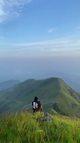 මේ music එකයි මේ location එකයි ඔයාලට කොච්චර fell වෙනවද 🥶🤍🙏🇱🇰 . . . #srilanka #viralvideo #mistryforest #wonder #badullasrilanka #calm #mayawarunge_lokaya #viralsound #travel #travelsrilanka #mountains #travelblogger #ashprabashwara 