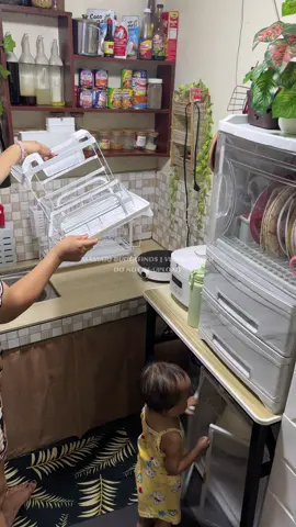 Puro space saver na gamit pinipili mo dahil maliit lang tinitirahan mo pero walang hinto parcel mo😅 .. Makakatipid ka talaga sa space. Pero maganda naman kasi sya talaga forda check out na yan 🛒🙈  #mamajobudolfinds #fyp #minivlog #dishdrainer #dishrack #dishorganizer 