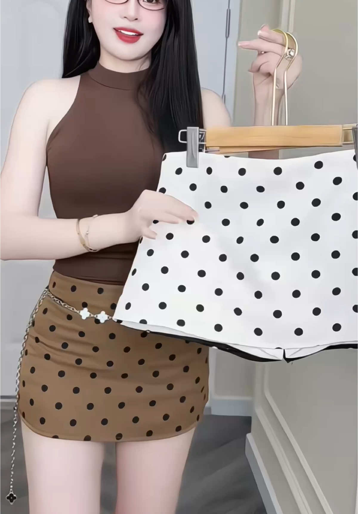 Chân Váy Cạp Trễ Chấm Bi Dáng Ngắn #chanvaychambi #chanvayngan #thoitrangnu #mặcđẹpmỗingày 