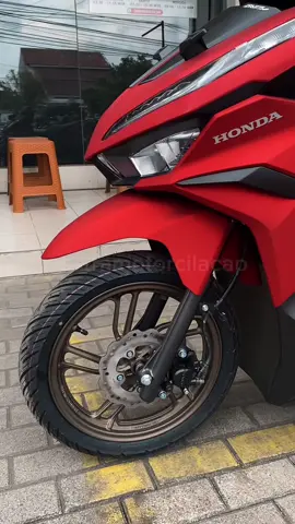 Vario 125 ISS 😍 Bikin tampilan kamu makin keren dijalan. Buruan cek unitnya di Astra Motor Cilacap. Ada cashback Ratusan Ribu Rupiah hingga Jutaan Rupiahhh🤩 Bisa hubungi mimin di 📞 085816151223 atau langsung dm TikTok kitaa yaa🤗  #fypシ #fypage #vario125 #welovehonda #hondavario #astra #dealer #honda125 