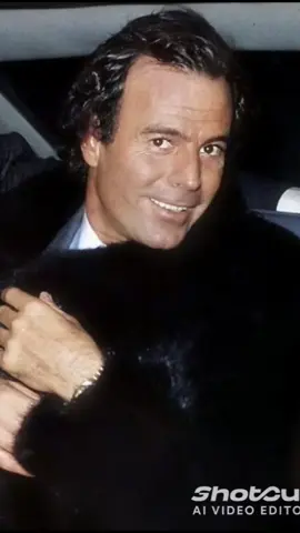 Julio Iglesias - Cuidado Amor   #julioiglesias #cuidadoamor #cuidado #amor #españa #amor❤️ #enamorado #enamorados #nostalgia #clasicos #balada  #baladasromanticas #musicaromantica #romanticas #recuerdos #canciones #cancionestendencia #cancionesparadedicar #musica #musicaparadedicar #musicadelrecuerdo #recuerdo #recuerdosdesbloqueados  #fyp #fypシ゚ #clasicosporsiempre #recuerdosinolvidables 