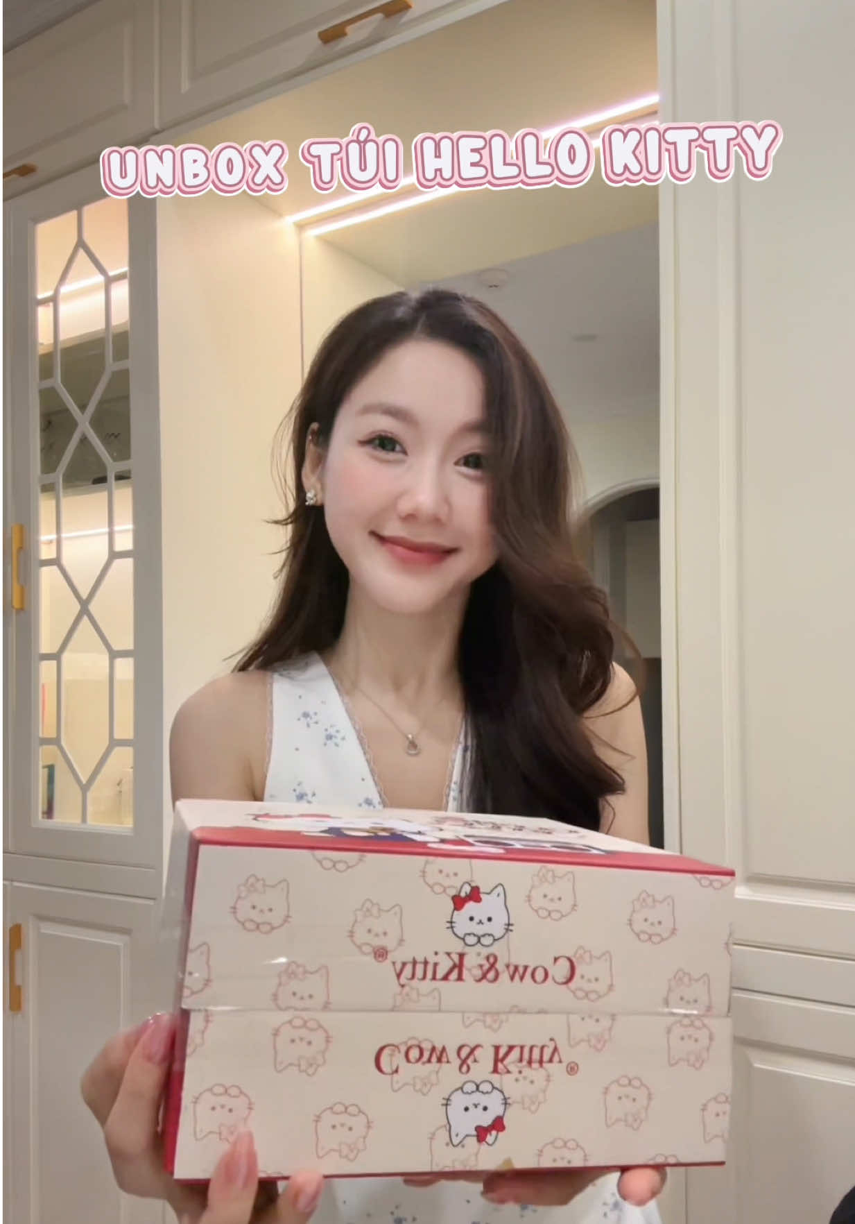 Đẹp từ cái hộp ngoài tới cái túi trong luôn á 🥹 cái này mà các anh zai tặng các ce thì ai cũng zuiii 😙 #xuhuong #unbox #tuihellokitty 