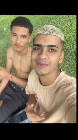 Ya un mes y yo nunca seré el mismo desde que te fuiste te amo tanto mi hermano mayor,que mi vida por la tuya solo contal de ver tu sonrisa hermosa vives dentro de mi Jose Varela descansa mi mayor 🕊️💔
