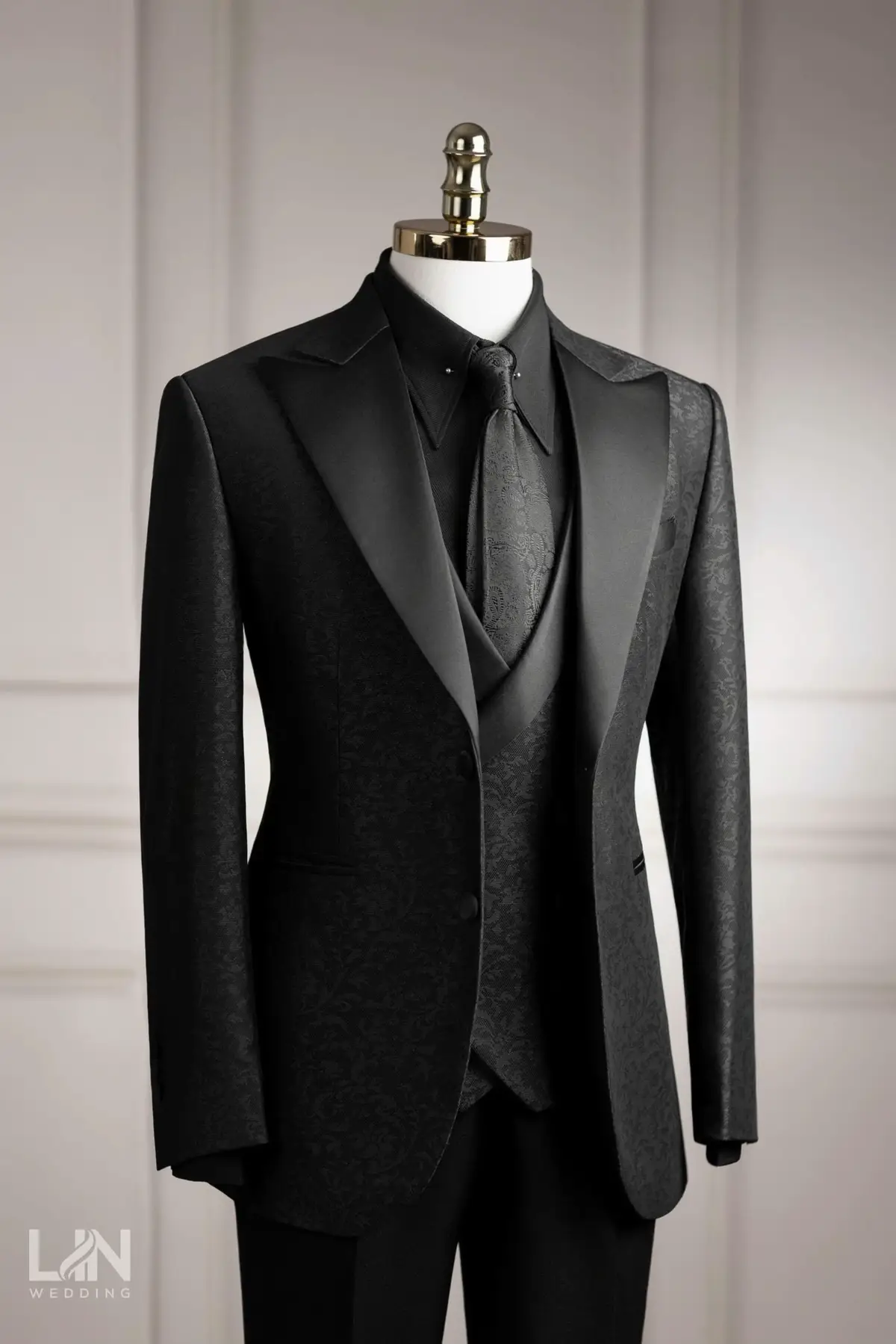 🔥  Tuxedo Đen Gấm – khi chú rể không chọn an toàn, mà chọn khác biệt 🔥  #linwedding #veston #suit #tuxedo #vestcuoi #chure